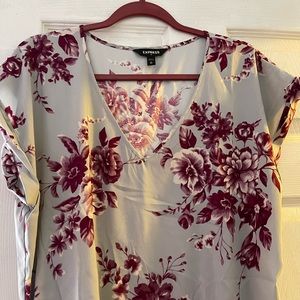 Grey with purple/ white flowers, cap sleeved, Express Blouse.